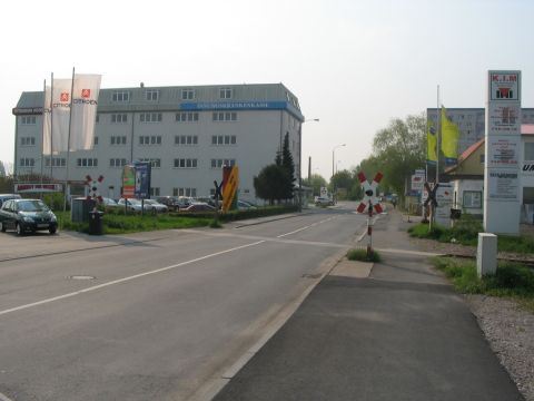 Bahnbergang im Stadtteil Rieth