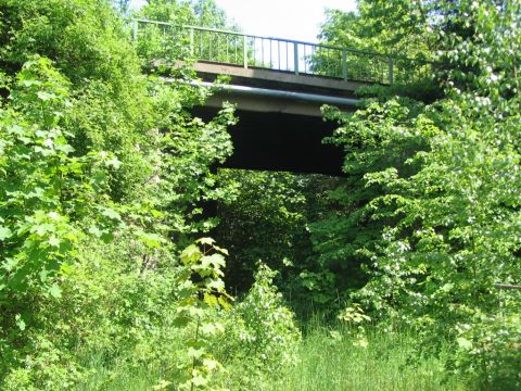 Straenberfhrung vor dem Bahnhof Schlotheim