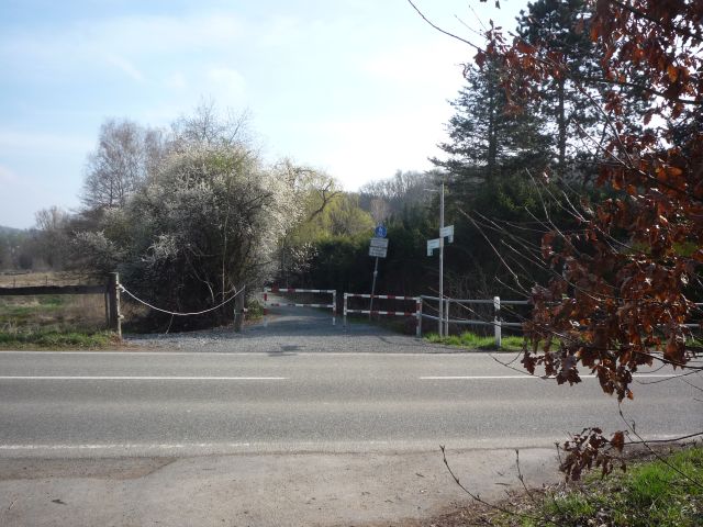 Bahnbergang ber die Strae nach Erlenbach