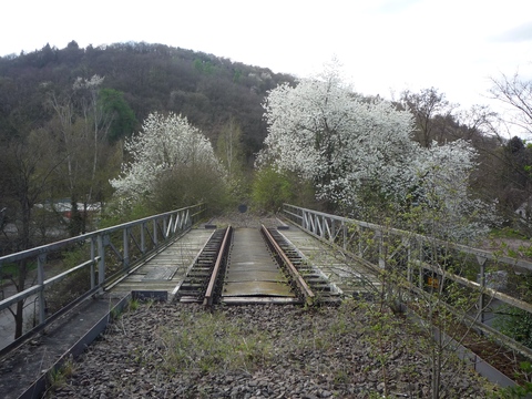 Brcke ber die Hauptstrae in Kleinkarlbach