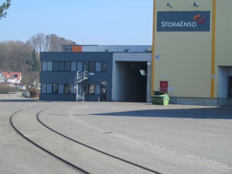 Linkes Werkseinfahrt der Papierfabrik