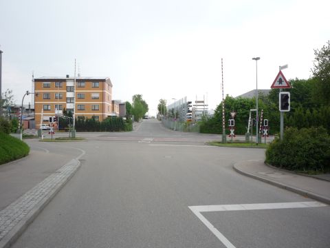 Bahnbergang ber die Raiffeisenstrae