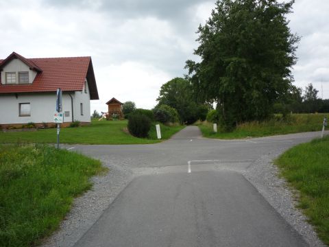 Bahnbergang ber die Strae von Ober- nach Mittelelz