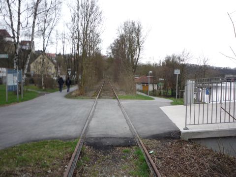 Bahnübergang an der Fußgängerbrücke
