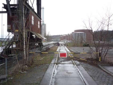 Weiter durchs Kraftwerksgelnde