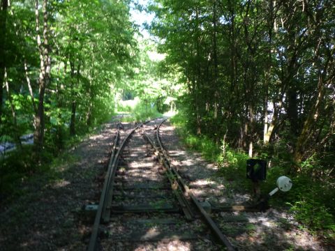 Abzweig zur Firma Schill und Seilbach