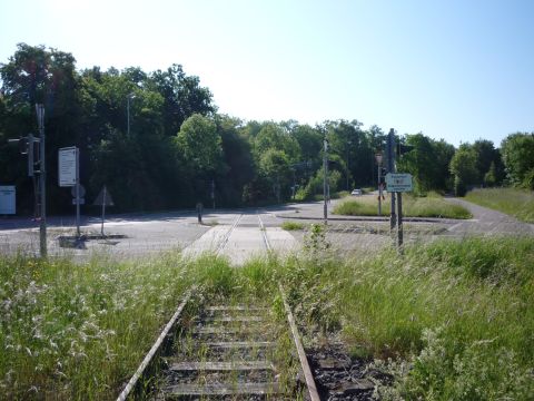 Bahn�bergang �ber die Sch�naicher Stra�e