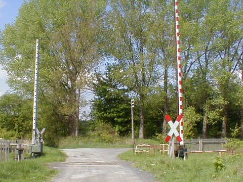 Bahnbergang an der Einfahrt des Bahnhofs Hessisch Lichtenau