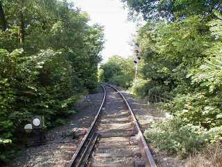 Brcke ber die Strae zum alten Bahnhof Treysa