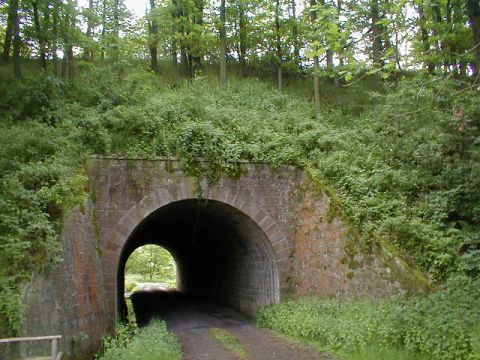 Brcke ber einen Feldweg