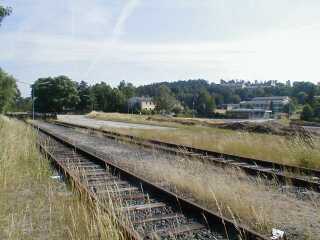 Verladerampe mit Blick auf Kaserne
