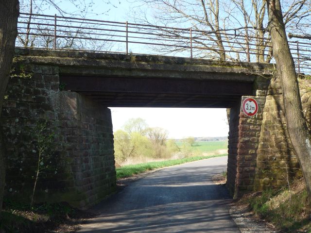 Brcke ber einen Weg