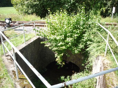 Brcke und Bahnbergang am Ende des Bahnhofs Bad Imnau