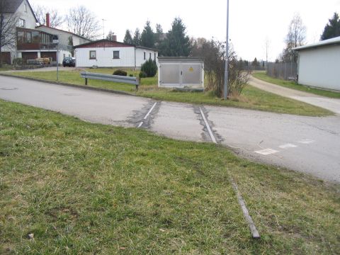 Bahnbergang in Rot