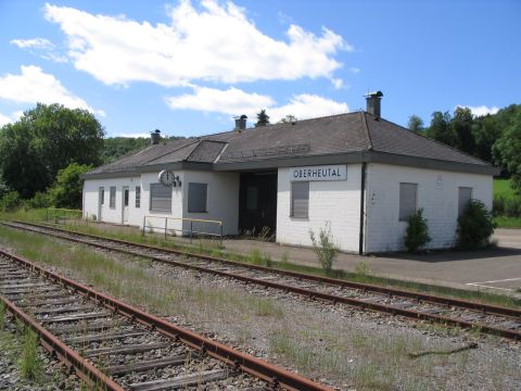 Einfahrt in den Bahnhof Oberheutal