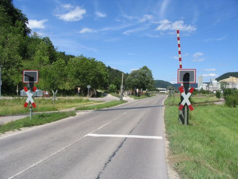 Bahn�bergang �ber die Stra�e Blaubeuren - Ehingen