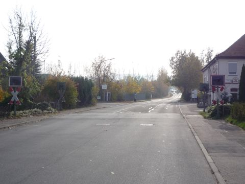 Bahn�bergang �ber die Eibensbacher Stra�e