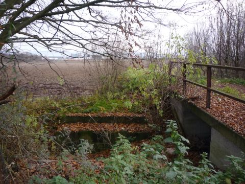 Brcke ber einen Graben